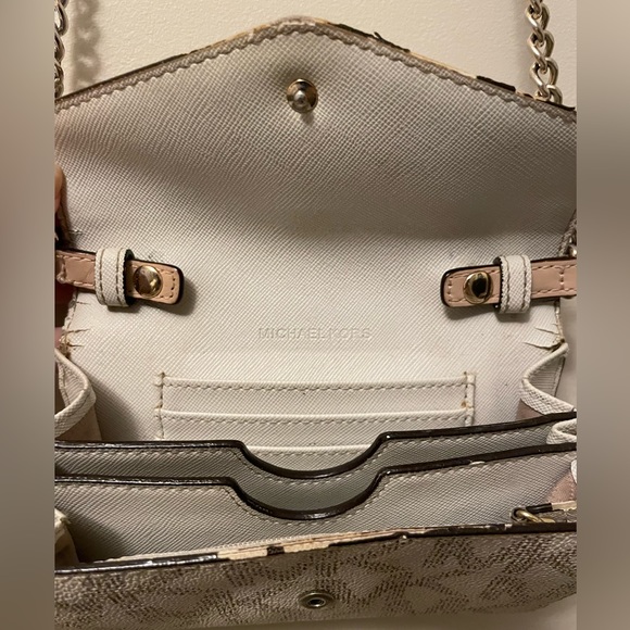 ✨ Michael Kors Crossbody 👛 - Picture 9 of 14